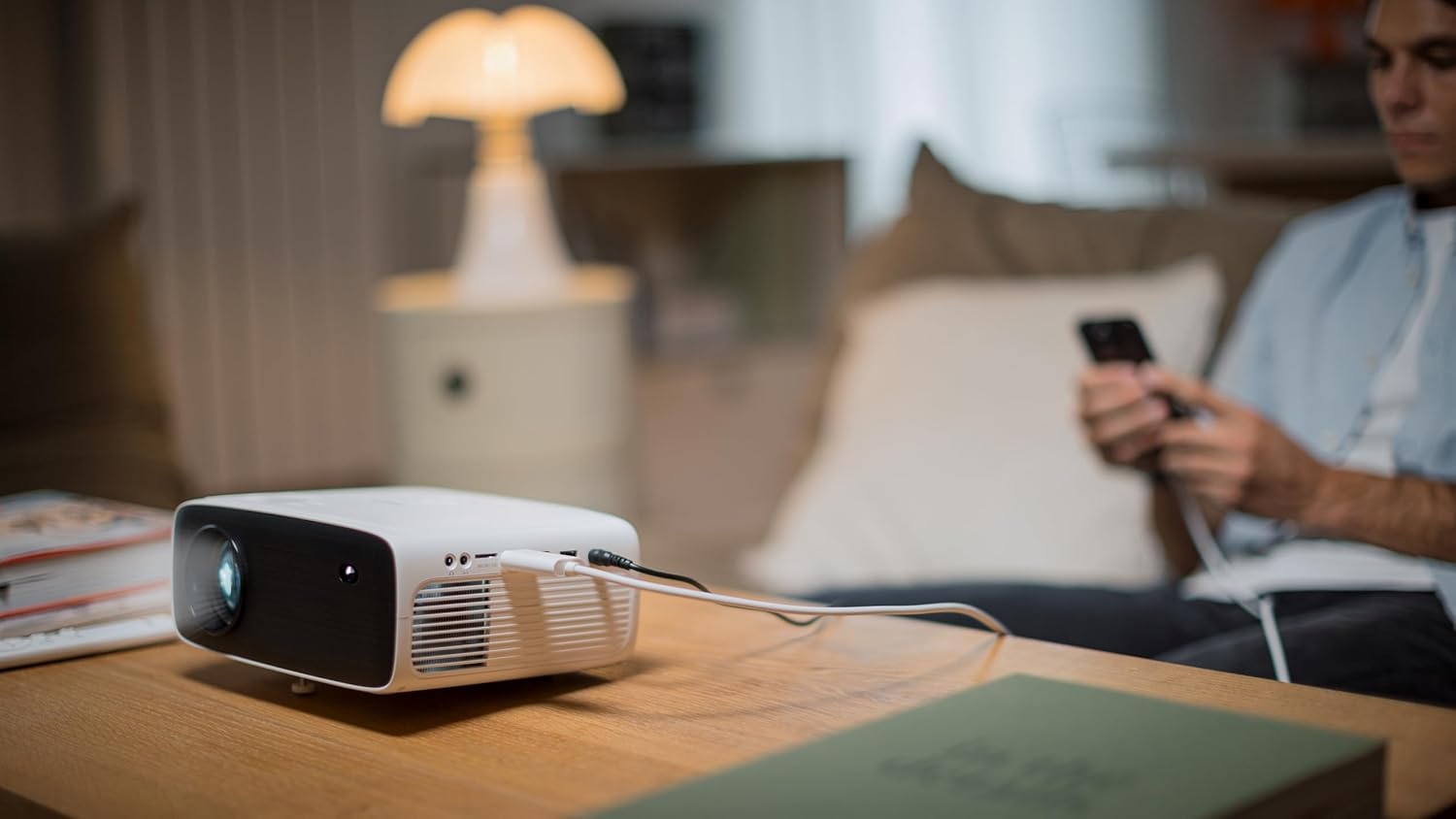 Philips NeoPix 200, Full HD 1080p beamer, hoog contrast, meerdere beeldcorrecties voor flexibele installatie, meerdere HDMI-poorten