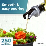 CUCINO azijn- en olieflessenset met praktische houder - olieflessen om te vullen met azijn en olijfolie, glazen oliefles met antidruppeltuit | 2x 250ml