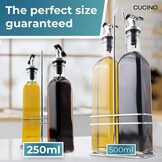 CUCINO azijn- en olieflessenset met praktische houder - olieflessen om te vullen met azijn en olijfolie, glazen oliefles met antidruppeltuit | 2x 250ml