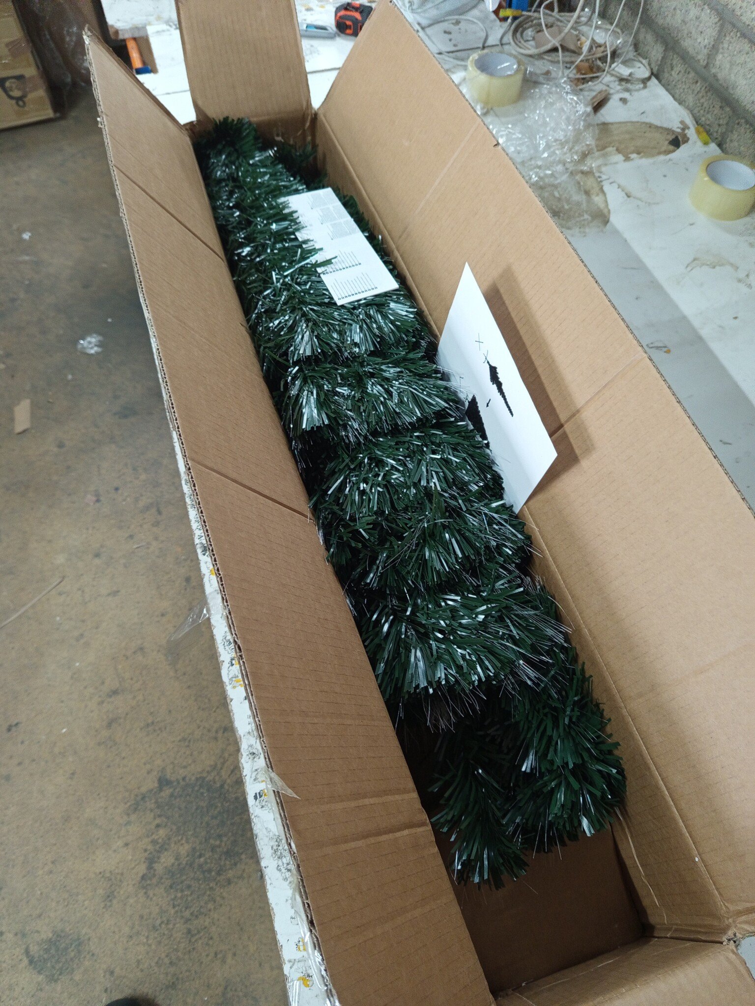 Kunstkerstboom 180cm Glasvezel - 75% Korting!