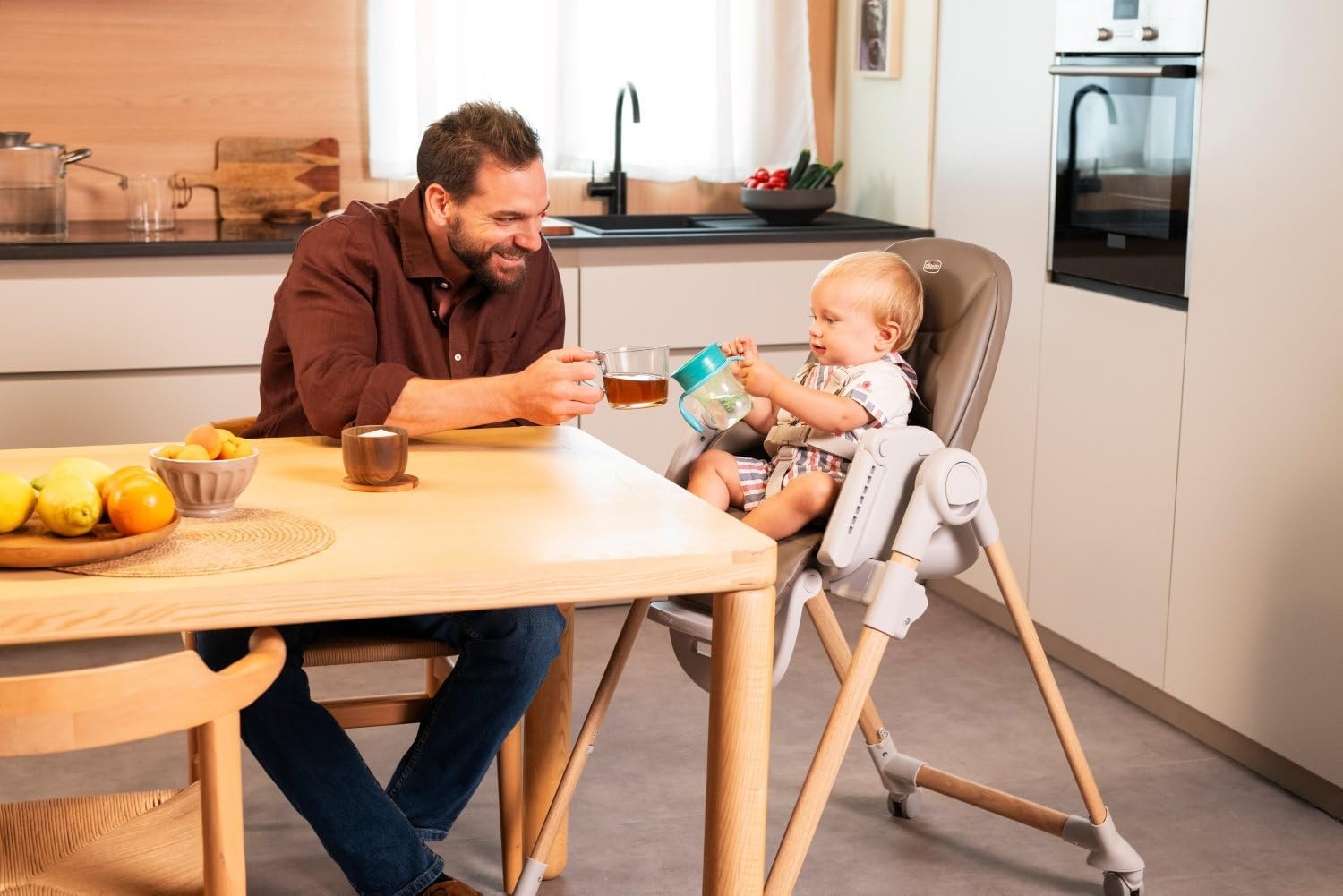 Polly Armonia Ontwikkelingsstoel voor Kinderen van 0 maanden tot 40 kg, Recliner Kinderstoel met Verstelbare Hoogte en Voetsteun, 4 Wielen, Compacte Vergrendeling