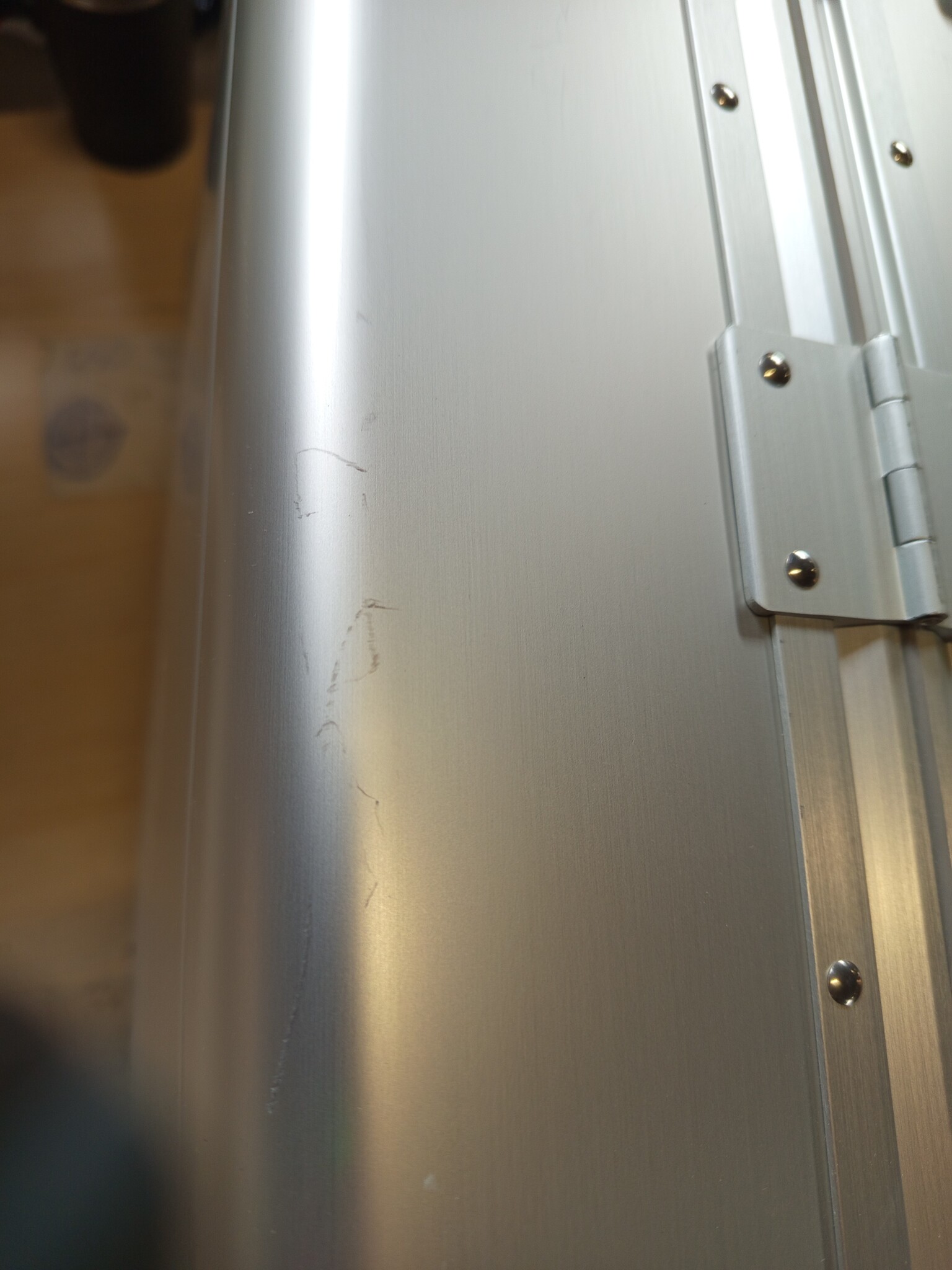 LEVEL8 20 "Trolley Hard Aluminium Handbagagekoffer, Elegante Trolleykoffer met Zwenkwielen en Geïntegreerd TSA-slot, 56cm, 35L, Zilver