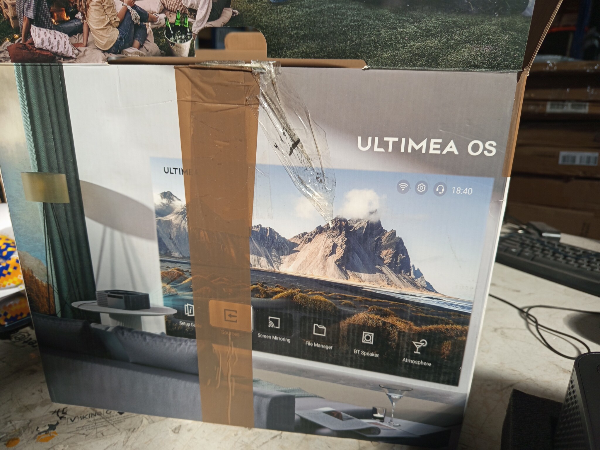 ULTIMEA Projector 4K Home Cinema Ondersteund, 700 ANSI Lumens met Obstructie Vermijding, 6D Keystone Correctie en Auto Focus, Heldere randen, Intuïtieve OS, Native 1080P Buiten Projector
