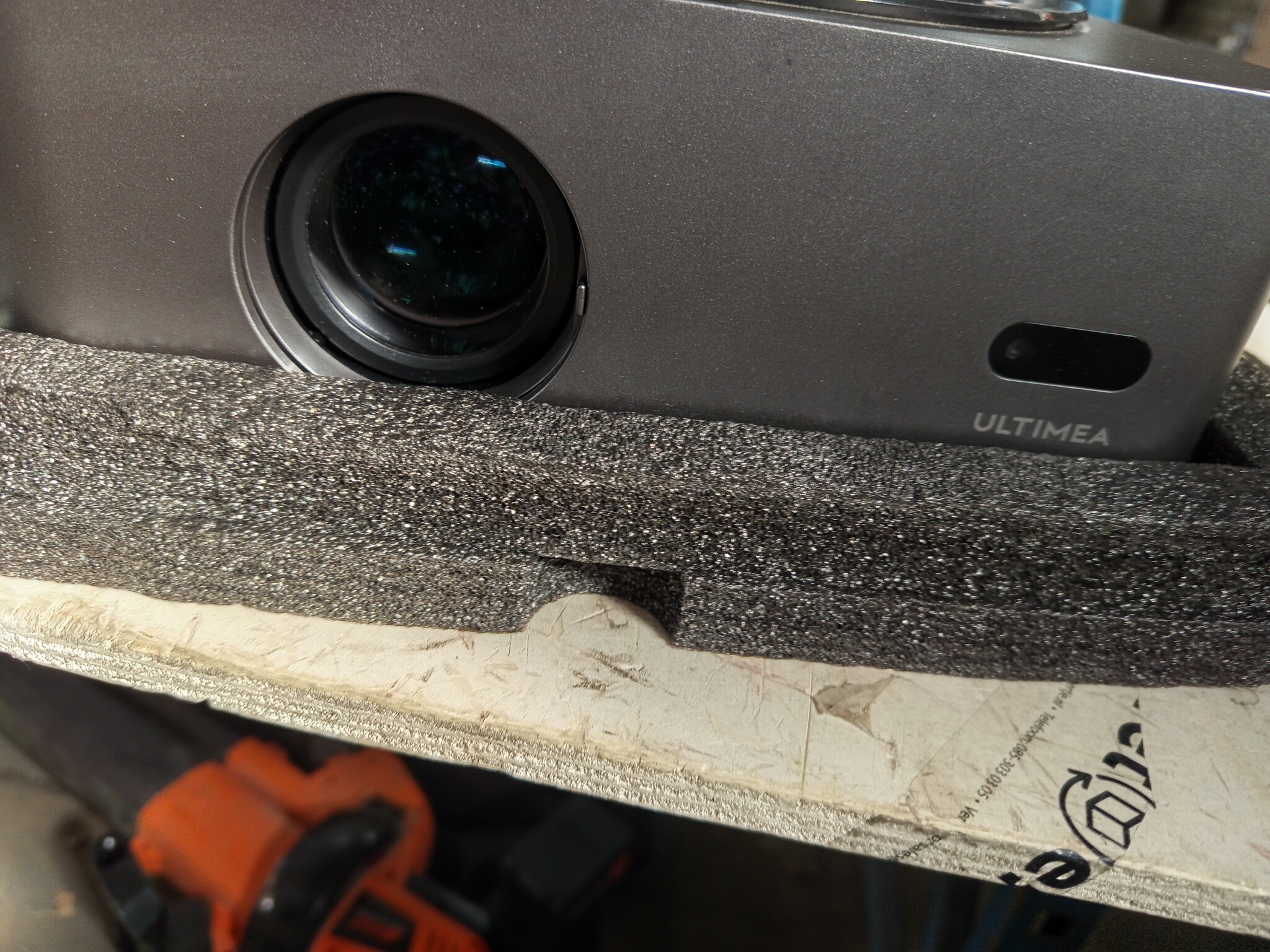 ULTIMEA Projector 4K Home Cinema Ondersteund, 700 ANSI Lumens met Obstructie Vermijding, 6D Keystone Correctie en Auto Focus, Heldere randen, Intuïtieve OS, Native 1080P Buiten Projector