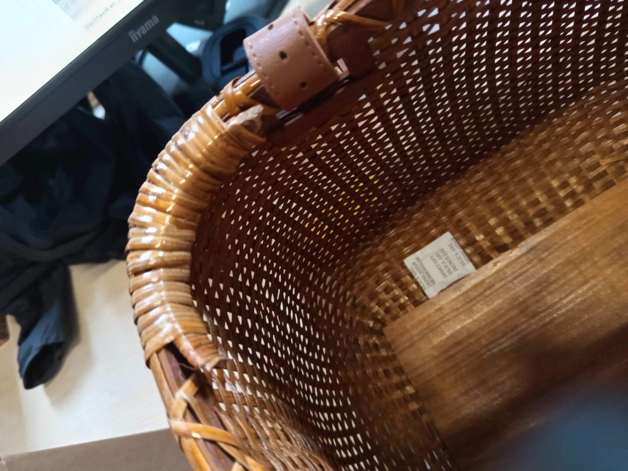 Fietsmand voor dames, strandcruiser of scooter, de originele rieten fietsmanden met ingebouwde bekerhouder voor voorstuur - klassieke vintage stijl, handgemaakt, natuurlijk rotan rieten