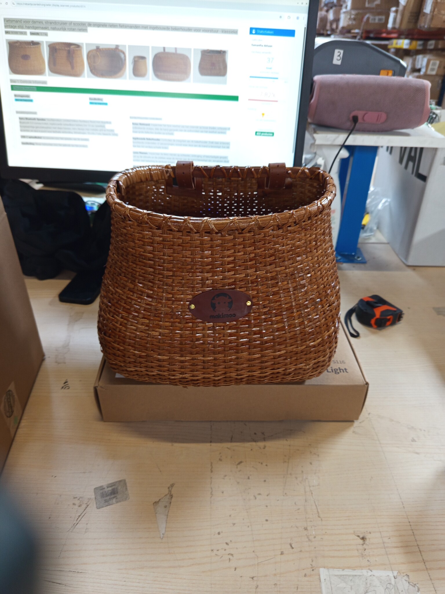 Fietsmand voor dames, strandcruiser of scooter, de originele rieten fietsmanden met ingebouwde bekerhouder voor voorstuur - klassieke vintage stijl, handgemaakt, natuurlijk rotan rieten