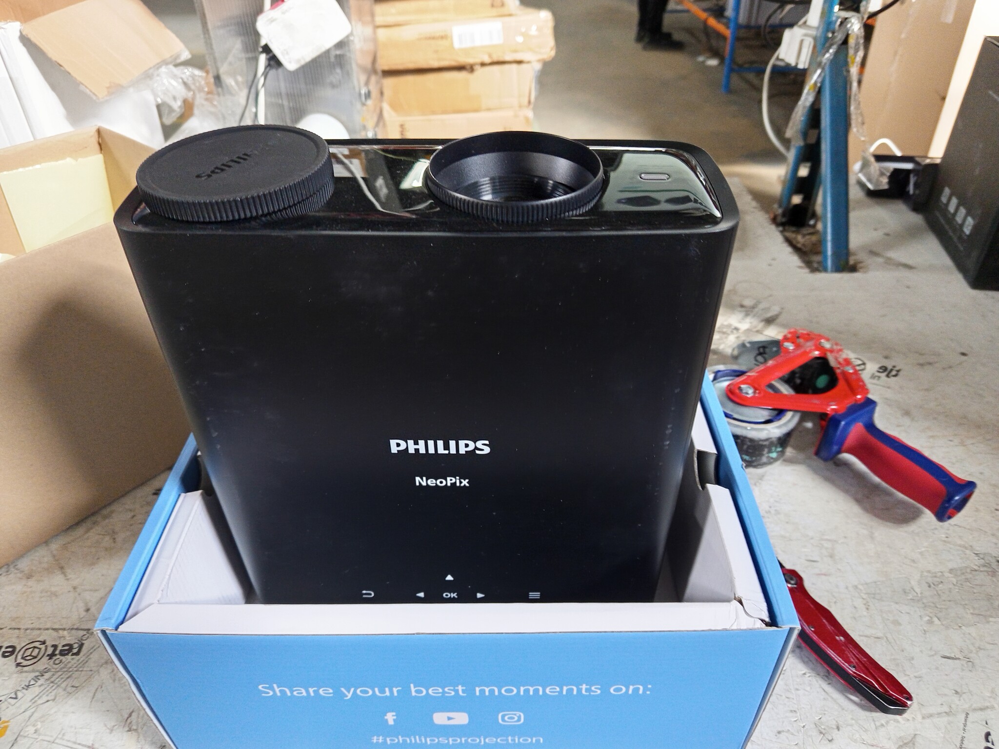 Philips NeoPix 530 Full HD LED Projector met 2.1 Geluidssysteem