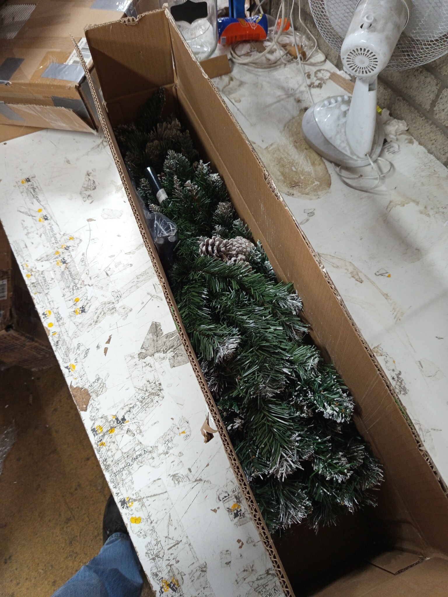 Smal PVC Kerstboom 150cm Groen met Standaard - 70% Korting