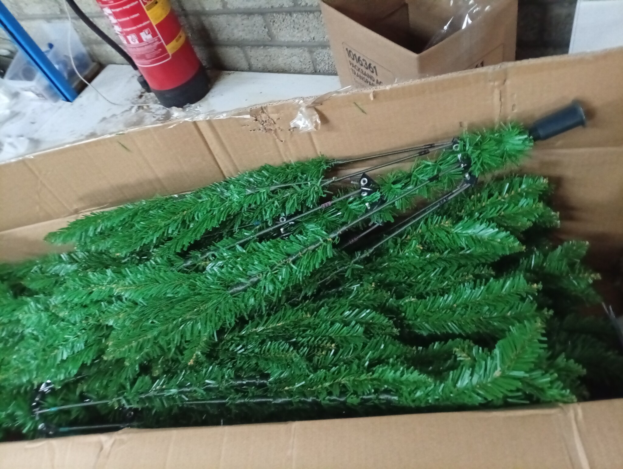 Kunstkerstboom 210 cm Groen met Scharnieren - 83% Korting!