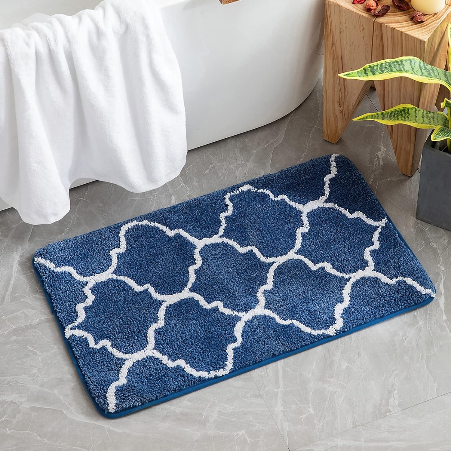 Badmat antislip zacht microvezel met Marokkaans motief rechthoekig donkerblauw 60x90 cm