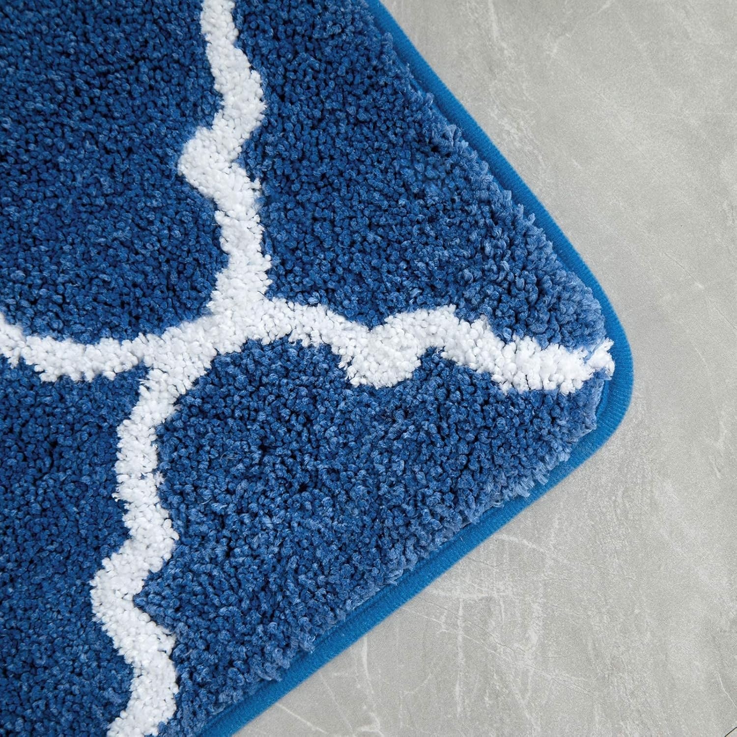 Badmat antislip zacht microvezel met Marokkaans motief rechthoekig donkerblauw 60x90 cm