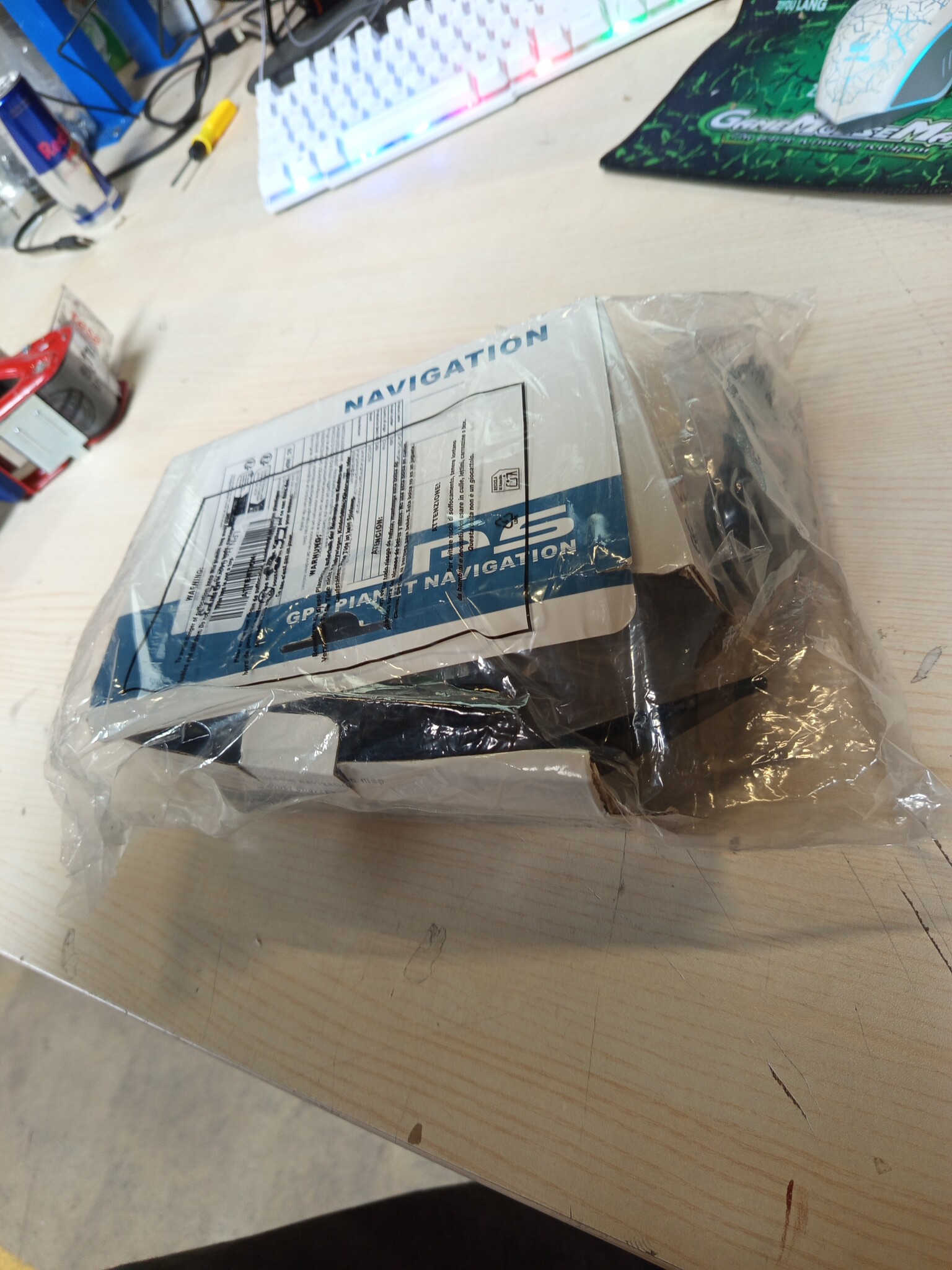 GPS Navigatiesysteem 7 Inch Europa met Levenslange Gratis Kaartupdates, Snelheidsalarm & 12V-24V voor Auto & Vrachtwagen