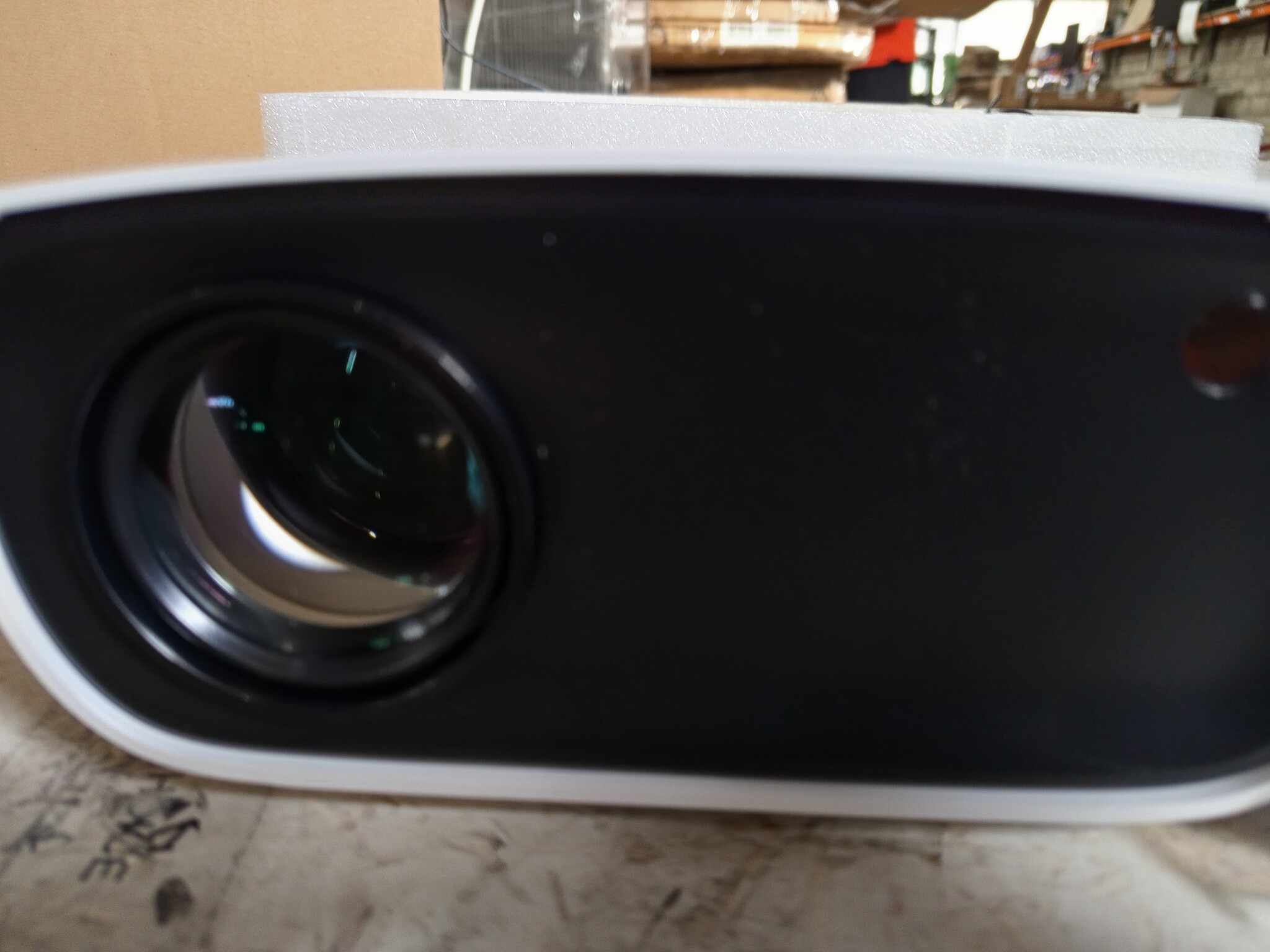 Mini-beamer, 7500 lumen, mini-projector, ondersteunt 1080p Full HD [projectiescherm inbegrepen], draagbare retroprojector, compatibel met iOS/PS5/Android/tv-stick enz., USB