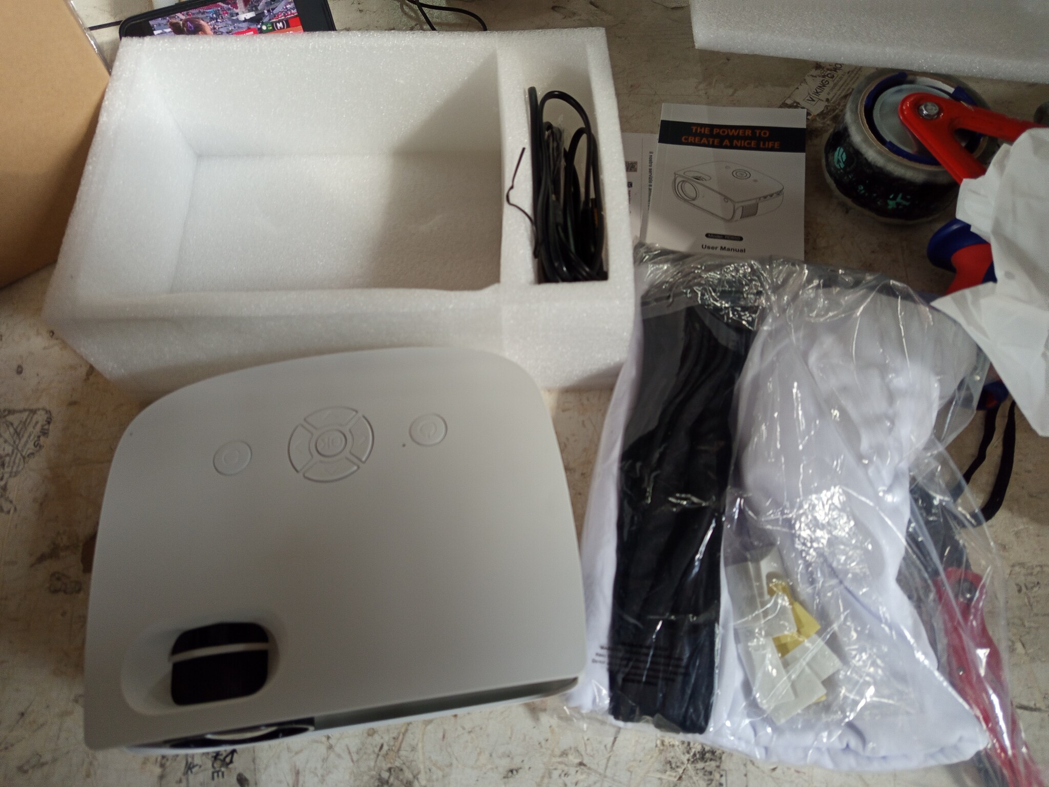 Mini-beamer, 7500 lumen, mini-projector, ondersteunt 1080p Full HD [projectiescherm inbegrepen], draagbare retroprojector, compatibel met iOS/PS5/Android/tv-stick enz., USB