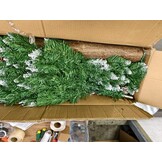 Kunstkerstboom 180cm met houten stam, sneeuw & dennenappels - 81% korting