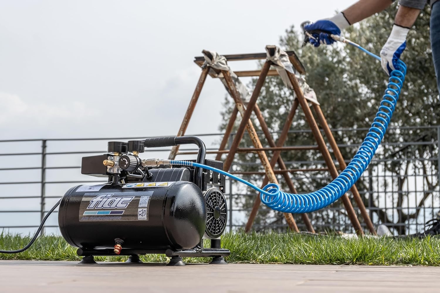 FIAC Draagbare luchtcompressor Supersilent 6, olievrij, maximale druk 8 bar, 1 pk, tank 6 liter, geluidsniveau 58 dB LpA