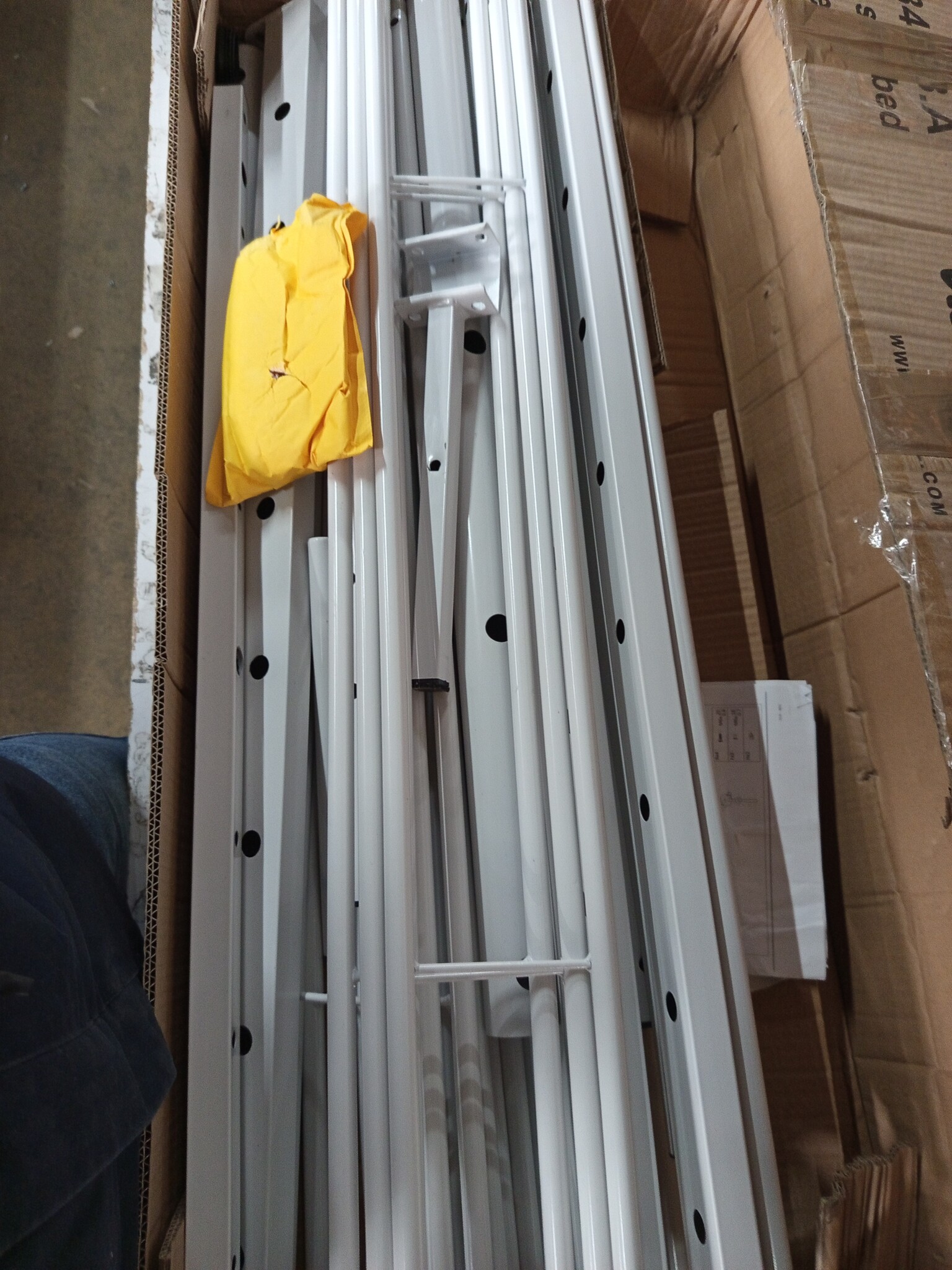 vidaXL Bedframe Metaal Wit 200x200 cm - 83% Korting!