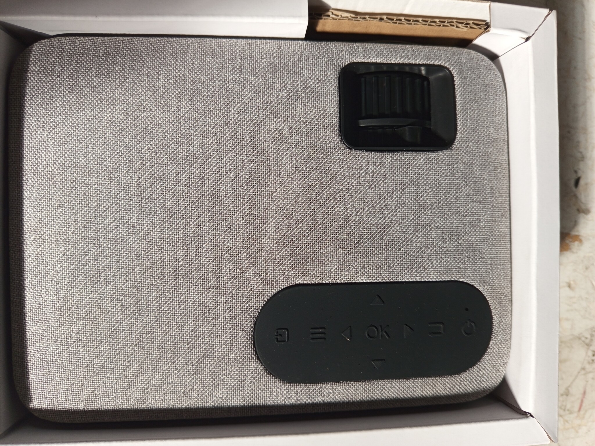 Lenco LPJ-700 Mini Beamer - Full HD - 4000 Lumen - 54% Korting