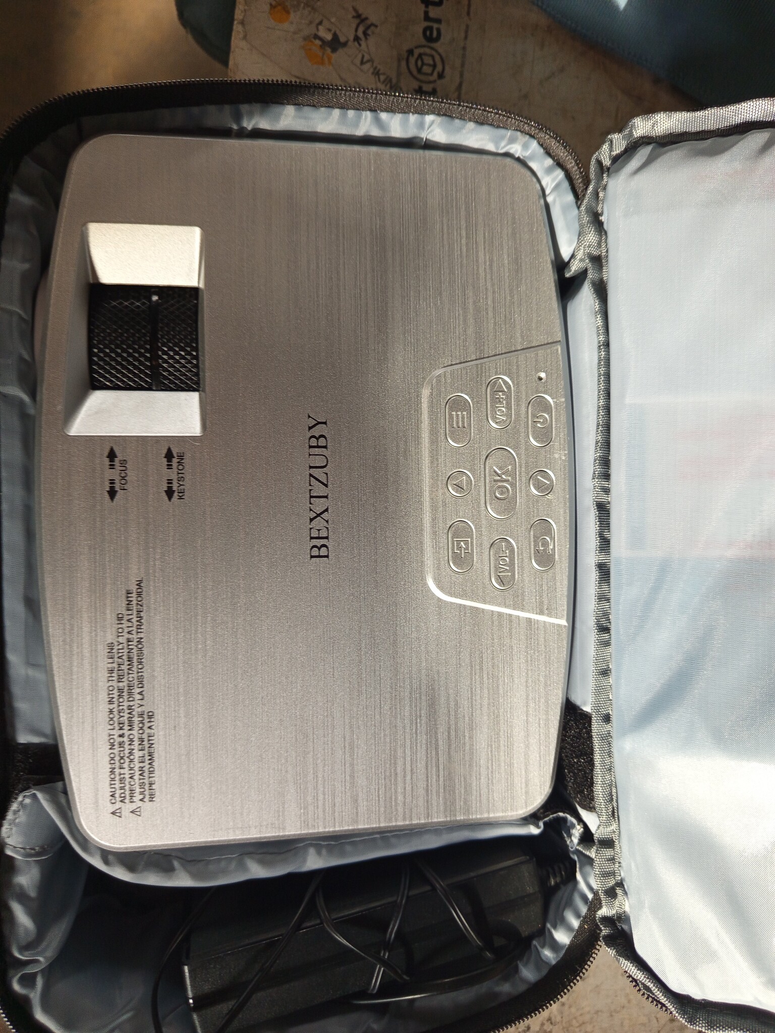 Draagbare projector 1080P Nativ, mini-Bluetooth-projector met 9500 lumen, ondersteuning 4K, bioscoopprojector, max. 500 cm, compatibel met tv-stick, HDMI, VGA, USB, TF AV (zilver)