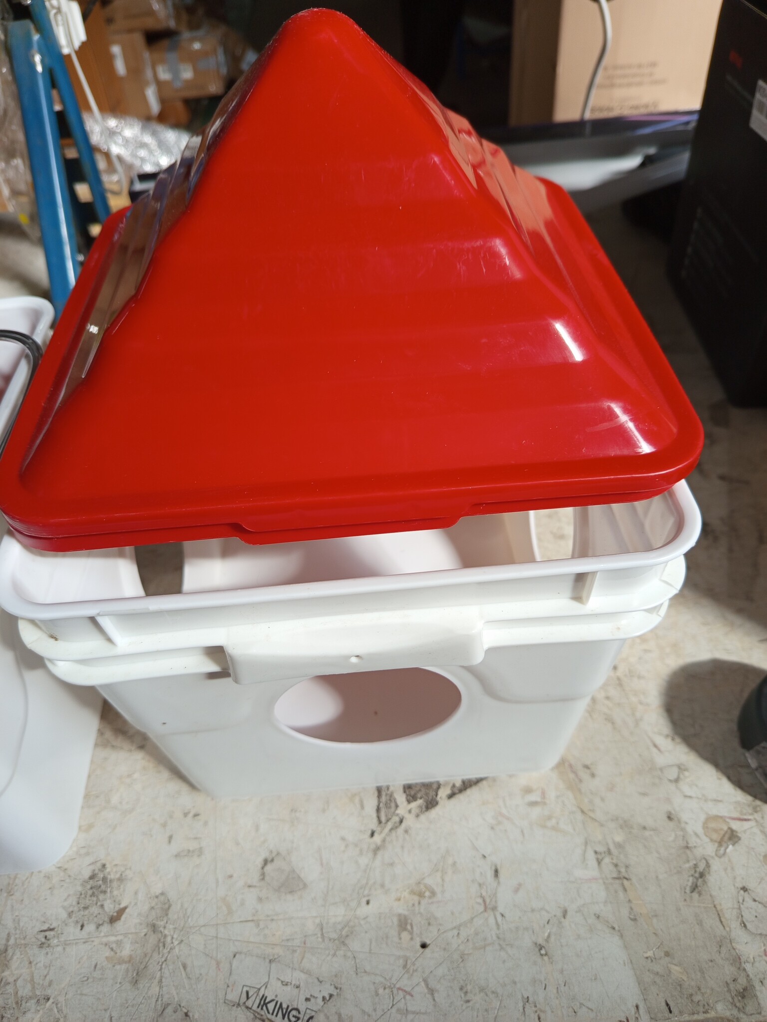 EFUTURETIME Kippendrinkbak, 7 liter, automatisch met voeten en 8 kg container, voederautomaat voor kippen, gevogelte, voederdispenser, ophangbare kippendrinkbak met stalen kettingen (2 stuks)