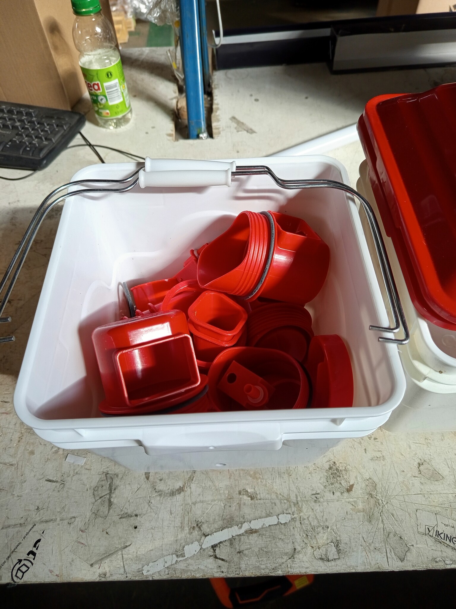 EFUTURETIME Kippendrinkbak, 7 liter, automatisch met voeten en 8 kg container, voederautomaat voor kippen, gevogelte, voederdispenser, ophangbare kippendrinkbak met stalen kettingen (2 stuks)