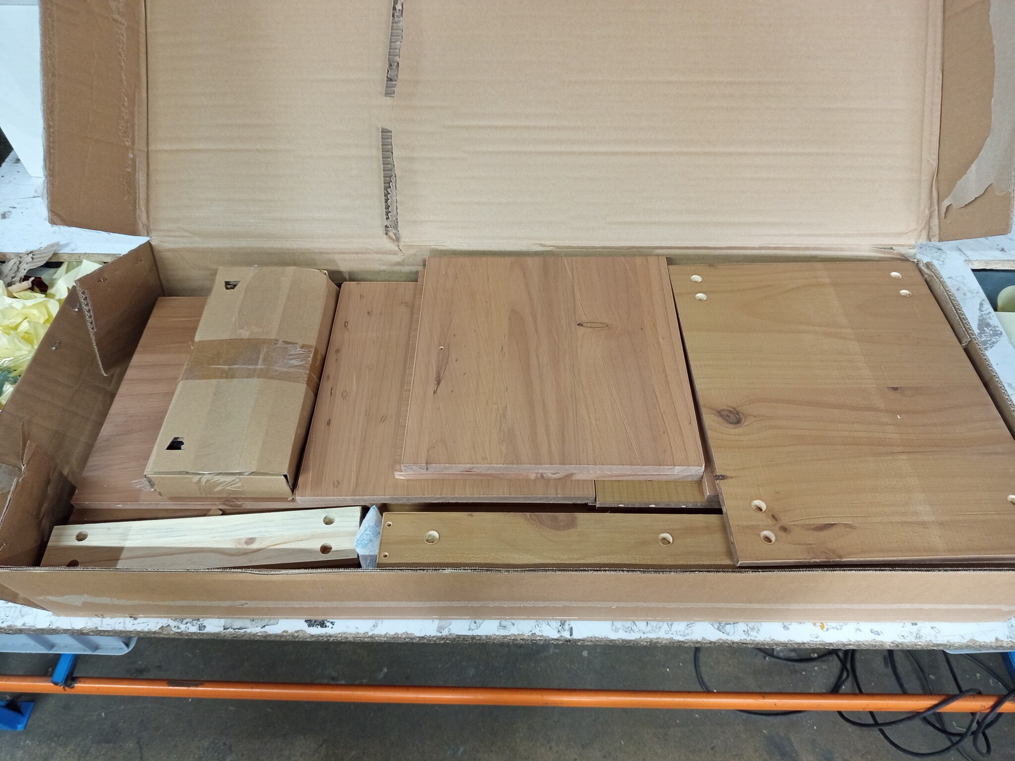 Hoge kast Grenenhout Honingbruin - 75% Korting