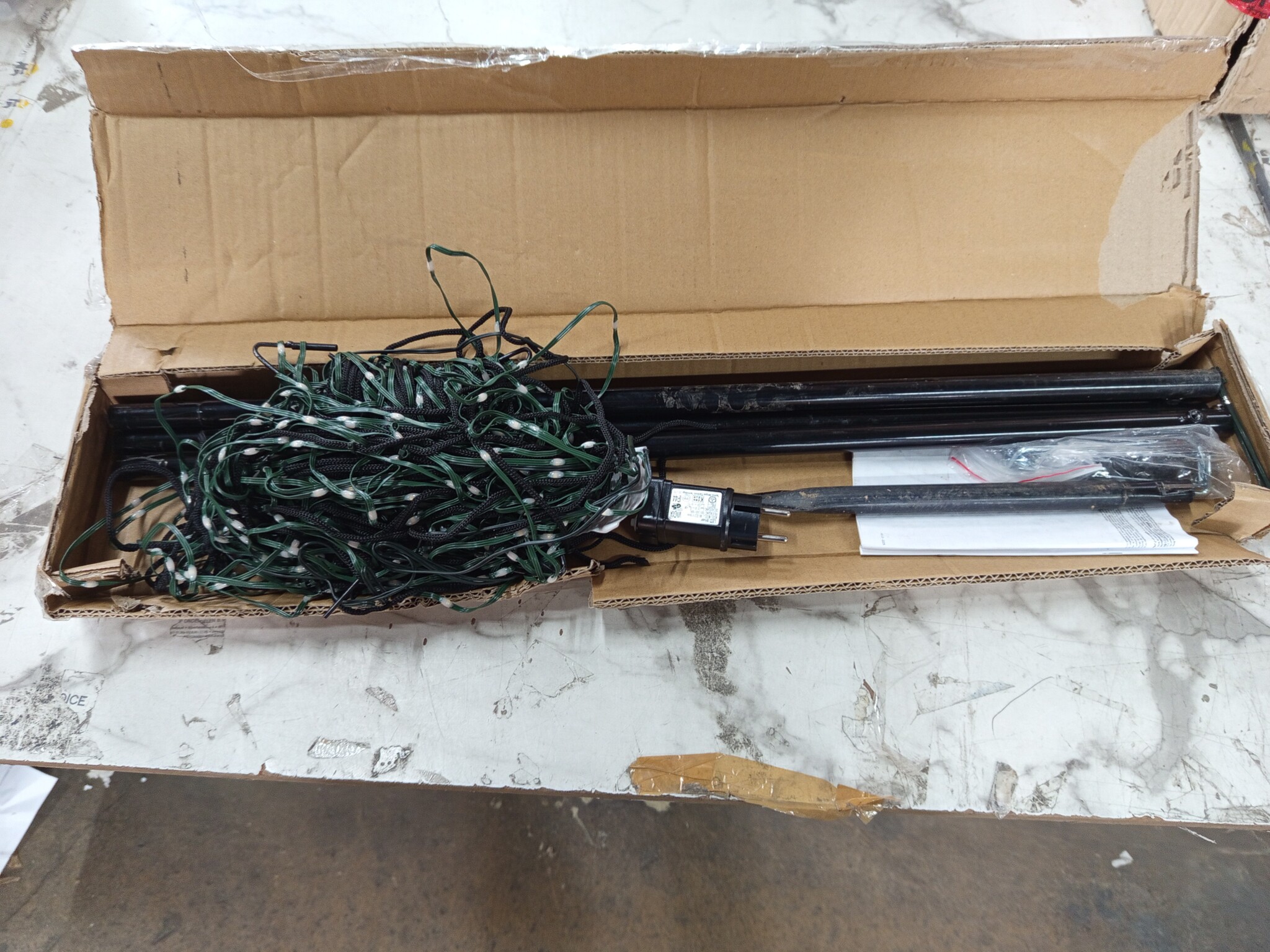 Retourtje: vidaXL LED-Kerstboom 300cm 570 LEDs Warm Wit - 66% Korting
