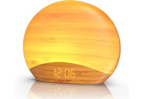 Daglichtwekker Houtdesign: Zonsopgang, 26 Slaapgeluiden & Nachtlamp (-40%)