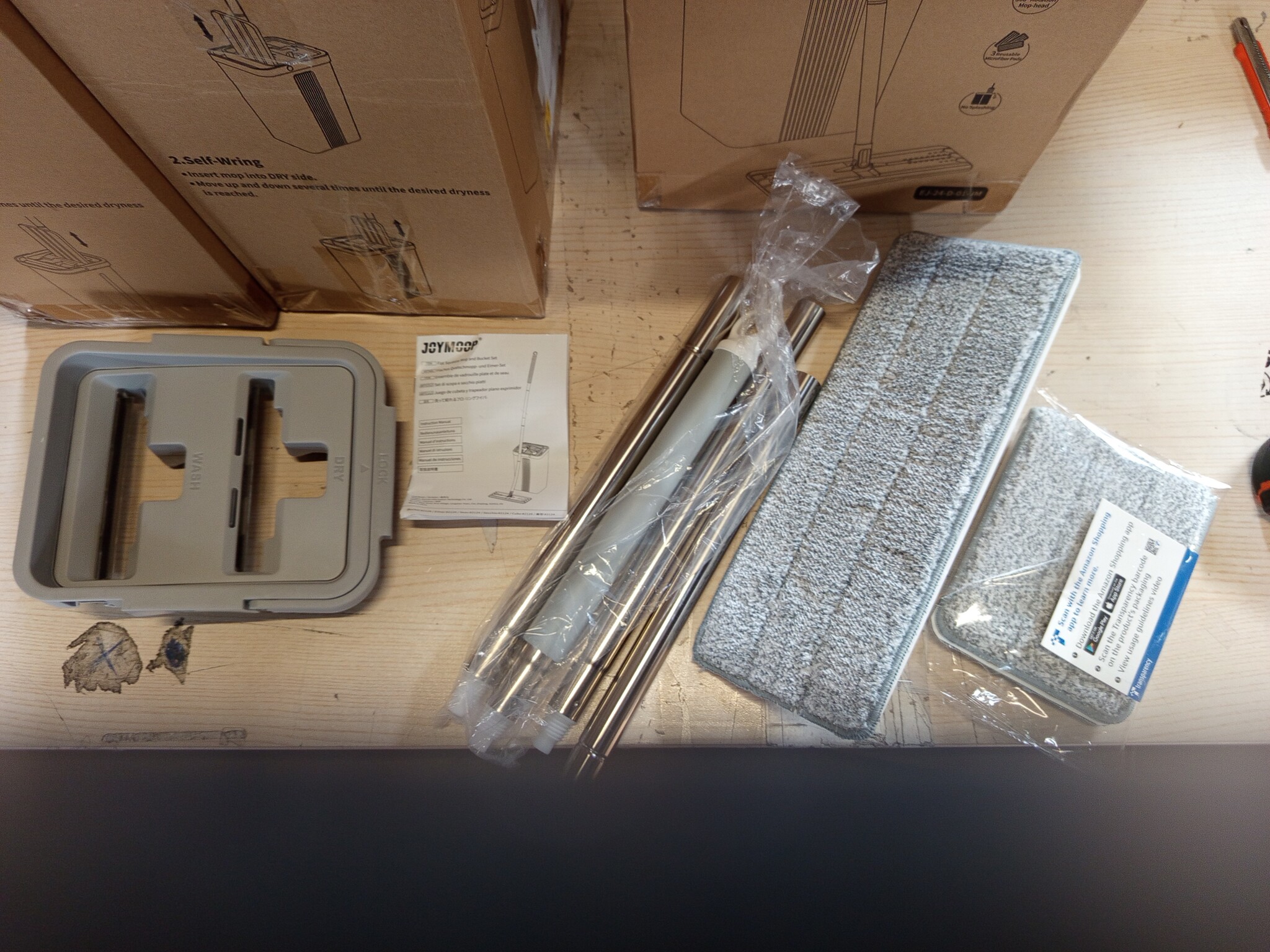 JOYMOOP Dweil Mop Set met Emmer en Wringer voor Thuis, Platte Vloer Mop en Emmersysteem, Moppen voor Vloerreiniging en Wandreiniger, met 3 Wasbare Microvezel Moppads