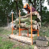Forest Master BLS-3H Blokzaagbok – Voor Nauwkeurig Zagen van Meerdere Stamstukken – 250 kg Draagcapaciteit – Compact, Lichtgewicht en Opvouwbaar – 3 Vergrendelkettingen voor Stabiliteit