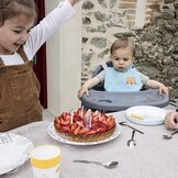 Bebeconfort Meely, 2-in-1 Verstelbare Kinderstoel en Babystoeltje, 6 Maanden - 3 Jaar (max. 15 kg), Lichtgewicht (3,3kg), Draagbaar Peuter Stoeltje, Makkelijk Schoonmaken, 5-Puntsgordel, Dark Grey
