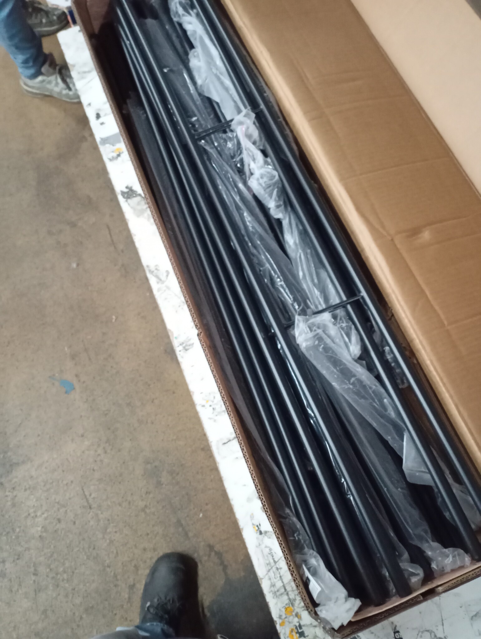 vidaXL Bedframe met hoofd- en voeteneinde metaal zwart 100x200 cm