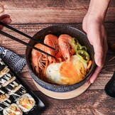 Ramen bowl keramische set (4 stuks) met lepel eetstokjes, 1100 ML grote soepkom, slakommen voor soep, pho en sushi bowl (Blauwe kom set)