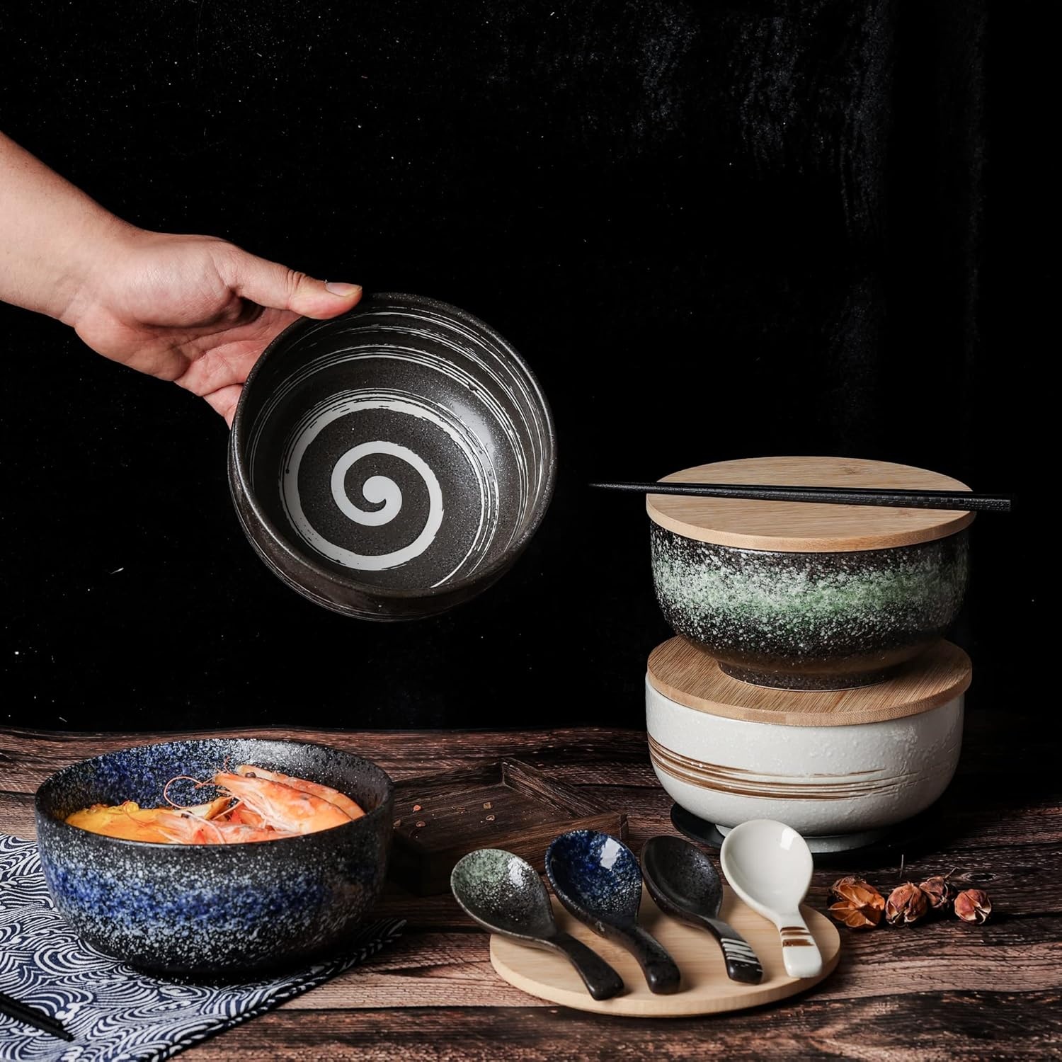 Ramen bowl keramische set (4 stuks) met lepel eetstokjes, 1100 ML grote soepkom, slakommen voor soep, pho en sushi bowl (Blauwe kom set)
