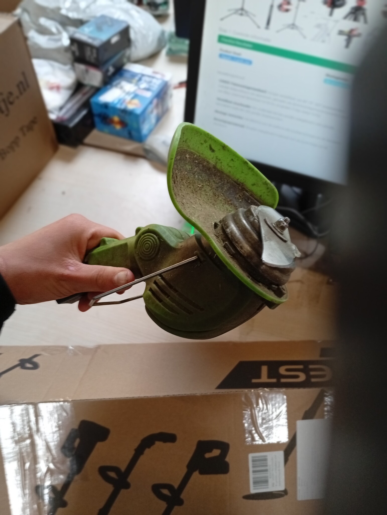 Accu Grasmaaier met Grastrimmer 2x 4.0 Ah Batterijen en Snellader, Groen/Zwart