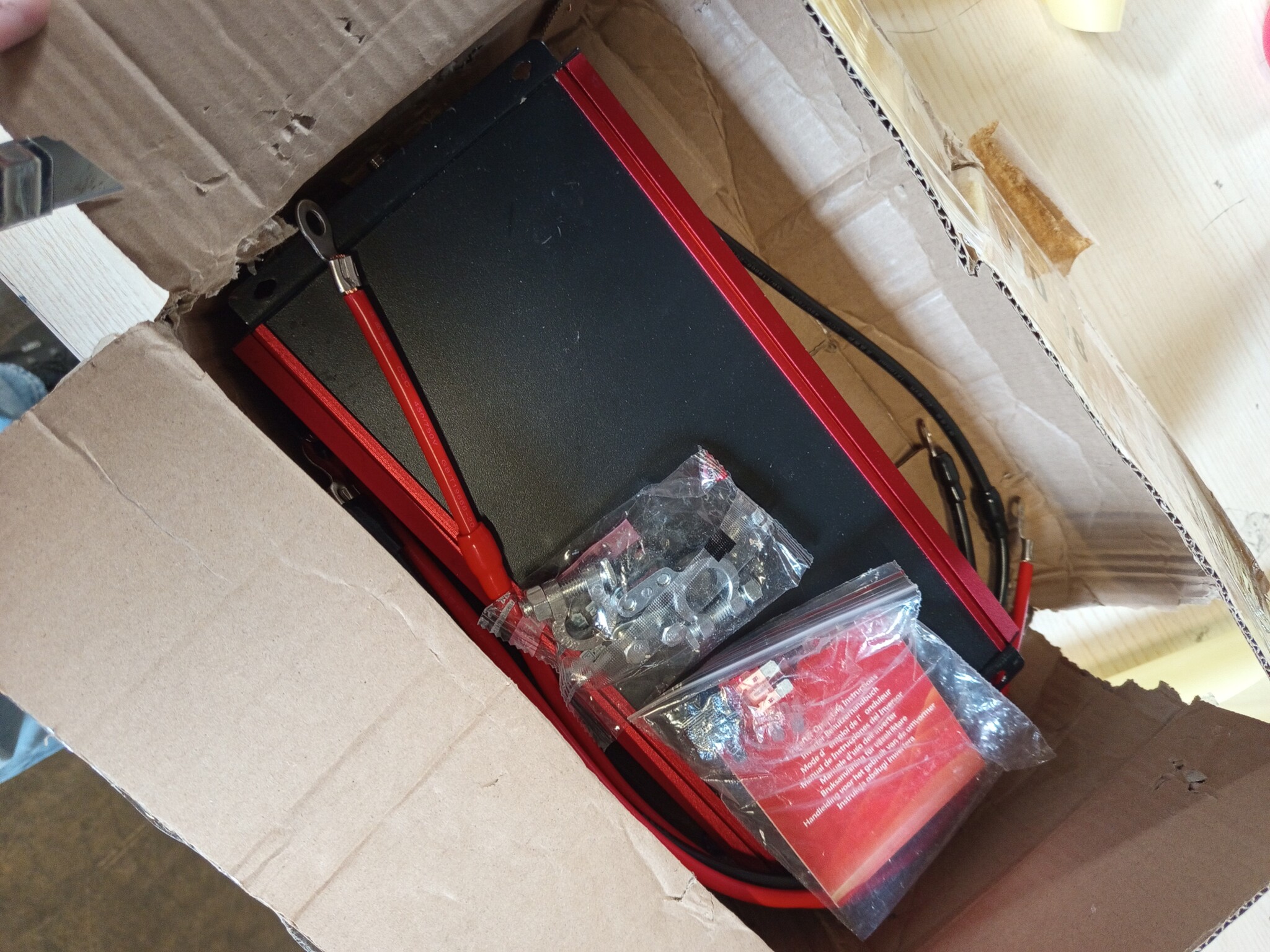 Pure Sinus Omvormer 2000W 24V -> 230V - 54% Korting!