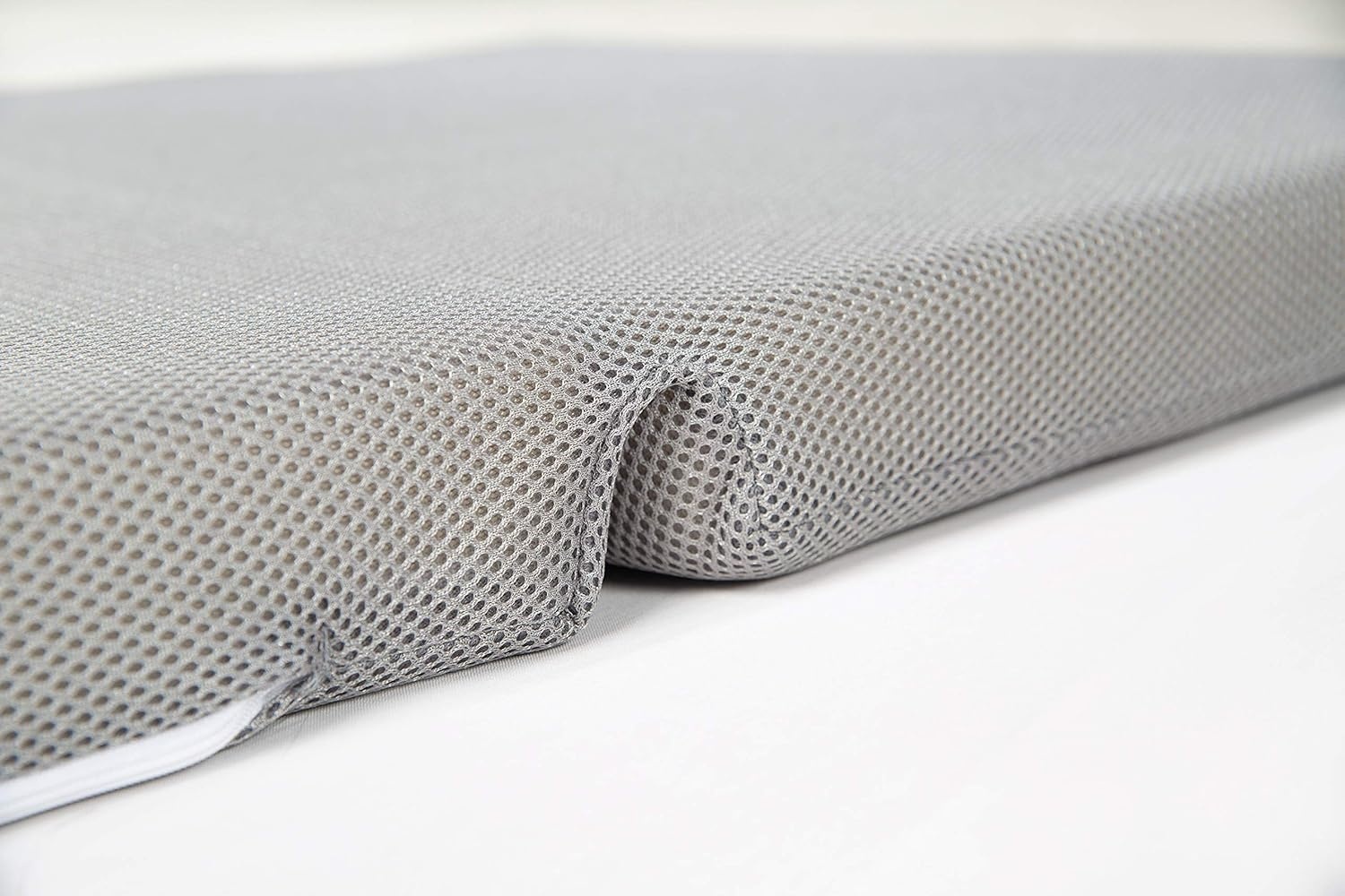Roba Reisbedmatras, 120 x 60 cm, met geventileerd merkschuim voor een optimaal slaapklimaat, meervoudig geperforeerd, babybedmatras, kinderbedmatras