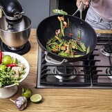 KitchenAid Forged Hardened Aluminium Hard geanodiseerd PFAS-vrij keramisch antiaanbaksel, 30cm/5 liter wok, inductie, ovenbestendig, vaatwasmachinebestendig, zwart - Maat 30cm/5l