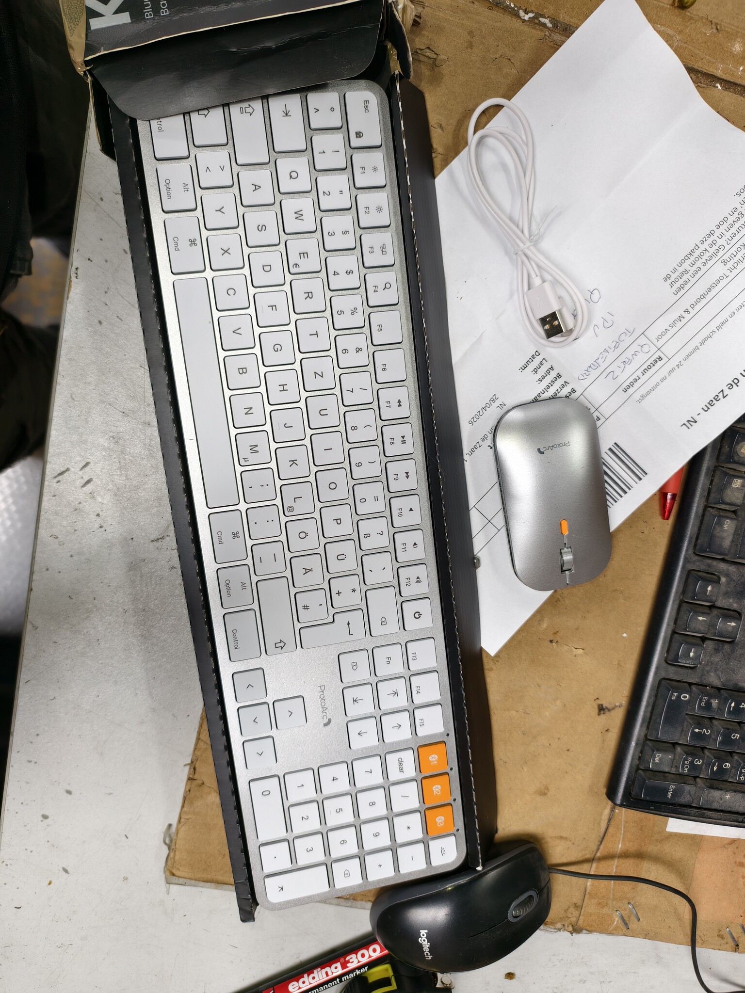 ProtoArc KM100-A Verlicht Draadloos Toetsenbord en Muis Set QWERTZ Wit voor Mac