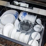 Mini Friteuse met olie | 850-950W l Capaciteit: 1 liter kijkvenster olie frituurmand van roestvrij staal l instelbare temperatuur l warmte-geïsoleerd l antislip rubber pad l wit
