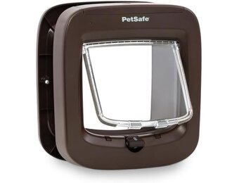 PetSafe Microchip Katdeur - Buiten- of Binnenkatflap - Multi-User RFID Toegang voor Tot 40 Huisdieren - 4-Weg Vergrendeling, Weerbestendig, Gemakkelijk te Installeren - Bruin