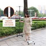 Retail Display Rack, 7 Tier Draaibare Display Stand, Standing Haak Standaard voor Card Sieraden Sleutelhangers Sokken Ketting Postkaart, Winkel Vrijstaand Metaal Verkoopstand (Zwart)
