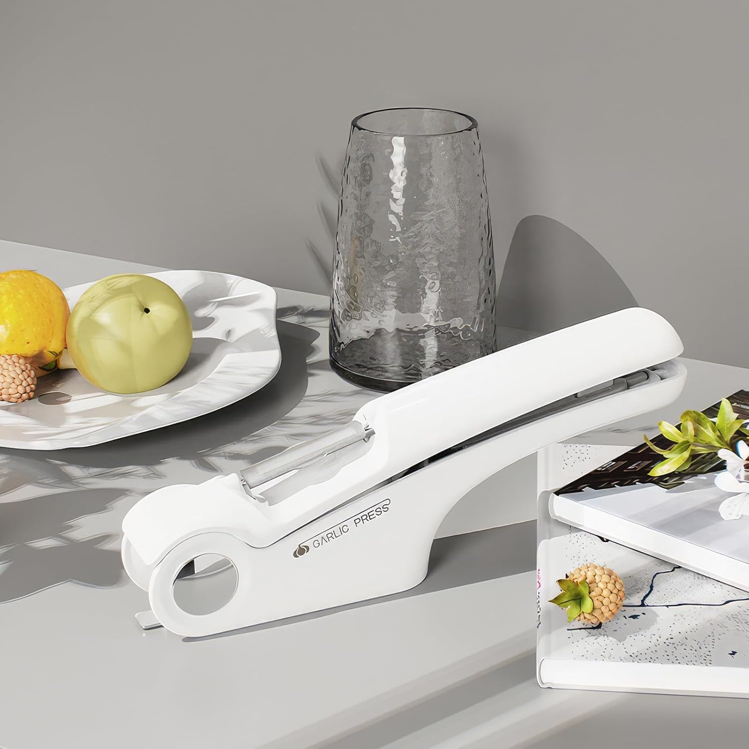 Knoflookpers, keukengerei met knoflookschiller, gebruiksvriendelijke handgreep, efficiënt gereedschap voor het maken van knoflookpasta, eenvoudig schoon te houden knoflookpers (wit)