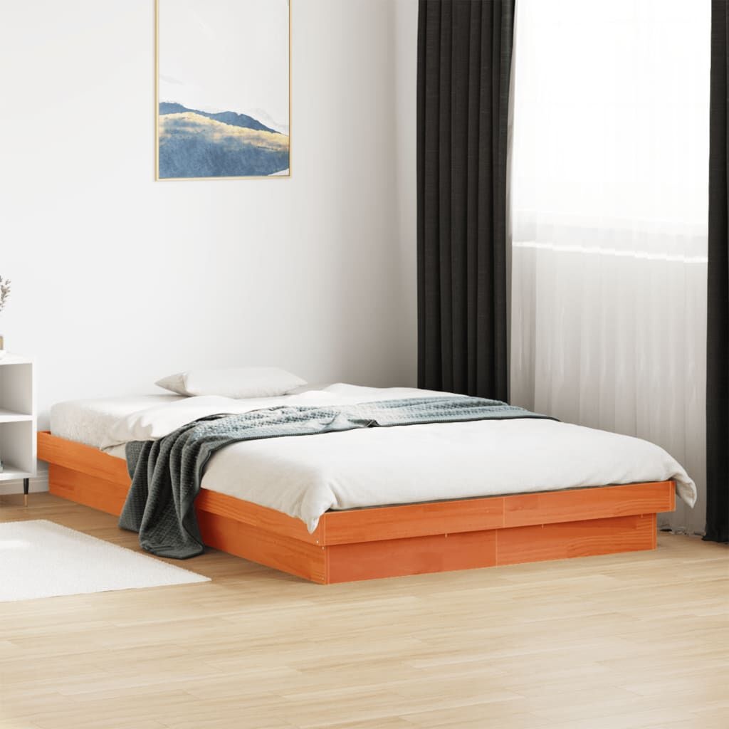 vidaXL Bedframe Grenenhout met LED - 140x200 cm - 35% Korting