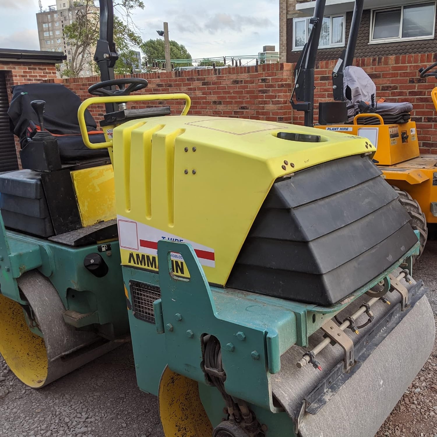 STAD & LAND COVERS | Universele tractor stoelhoes, plantenverhuur stoelhoes, standaard en groot formaat, robuust, snel en eenvoudig te monteren, waterdicht, armleuning en hoofdsteun slots (zwart,