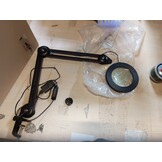 LED vergrootglas met 5 dioptrieën – Bureaulamp met 105mm glazen lens, dimbaar licht (3 kleuren) & tafelklem – Flexibele zwenkarm voor precisiewerk, knutselen & lezen