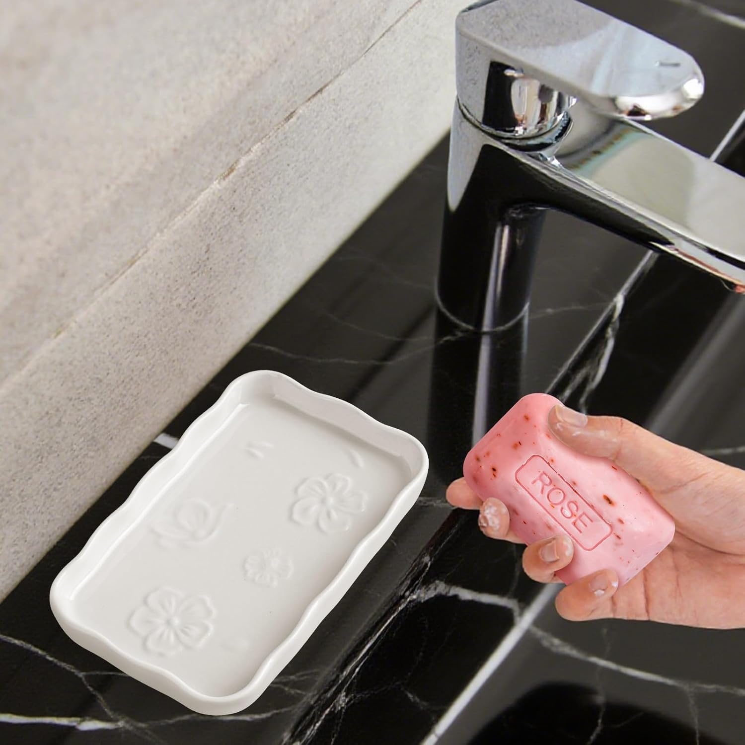NiHome Keramische zeepbakje voor badkamer of keuken gootsteen, verhoogd bloemontwerp Compact formaat 5,7"x3,6"x0,78", gemakkelijk schoon te maken, vochtbestendig, glad oppervlak, veelzijdig gebruik