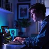 Earto iPad Pro 12.9 Toetsenbord Hoes met Touchpad, 7-kleuren Verlichting, QWERTZ Layout