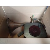 Zwarte retro platenspeler, platenspeler met bluetooth, fonograaf, FM-radio, bediening via afstandsbediening
