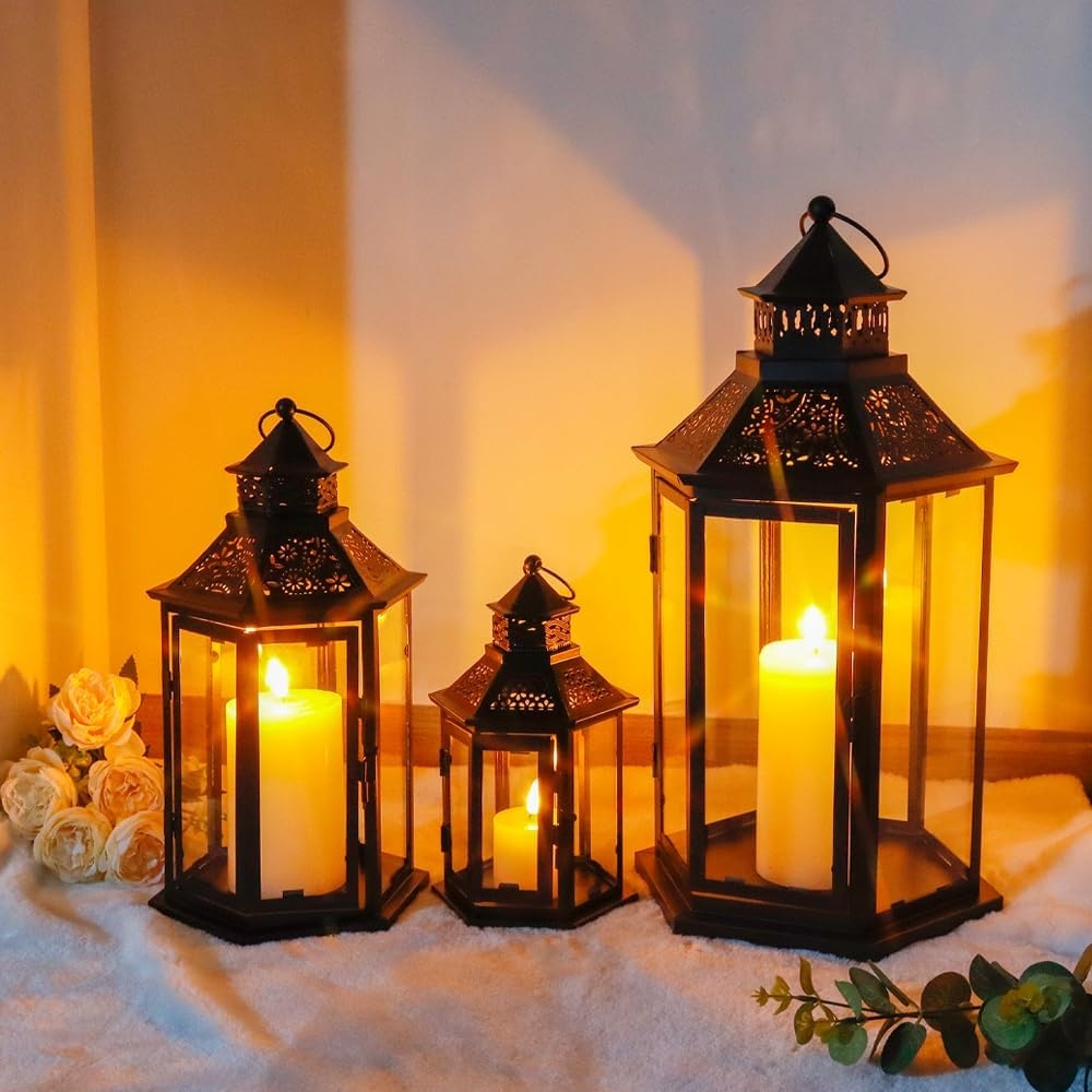TRIROCKS Set van 3 Decoratieve Kaarslantaarns 46 & 33.5 & 24cm Hoog Grote Vintage Metaal Kandelaarhouders met Versterkt Glas voor Kerstmis Woonkamer Tuin Patio Evenement Binnen Buiten (Zwart)